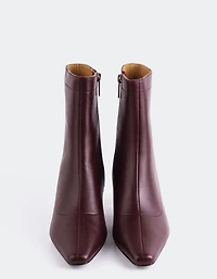 Zarcero Burgundy Leather