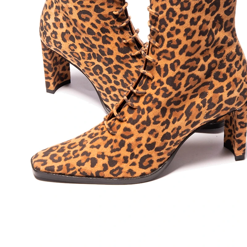 Steinway Tan Leopard