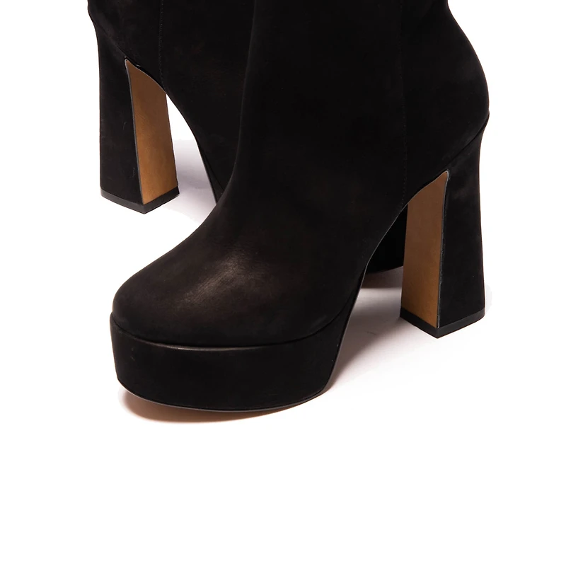 Ria Black Nubuck