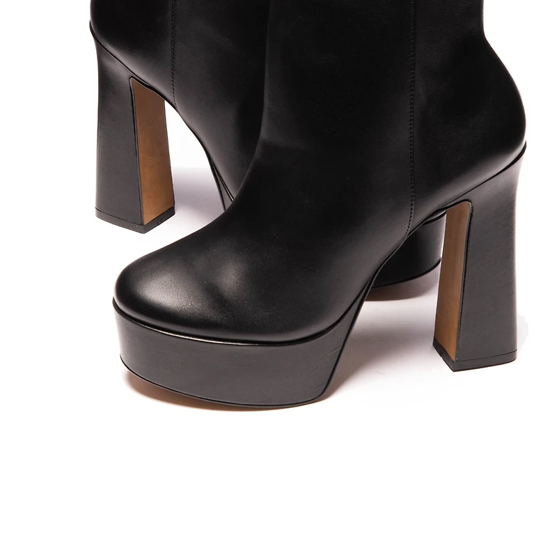 Ria Black Leather