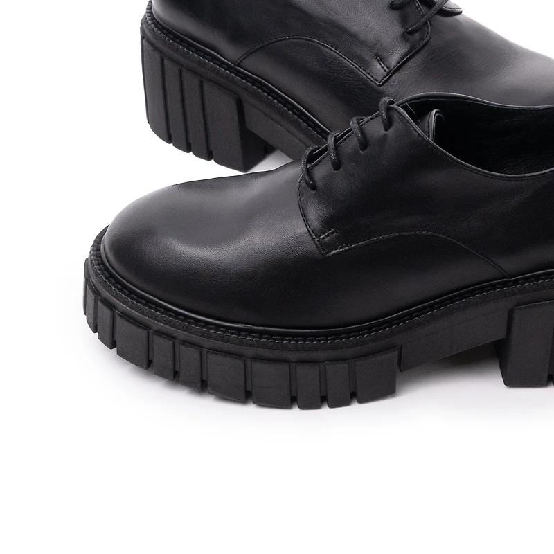 Willington Black Leather