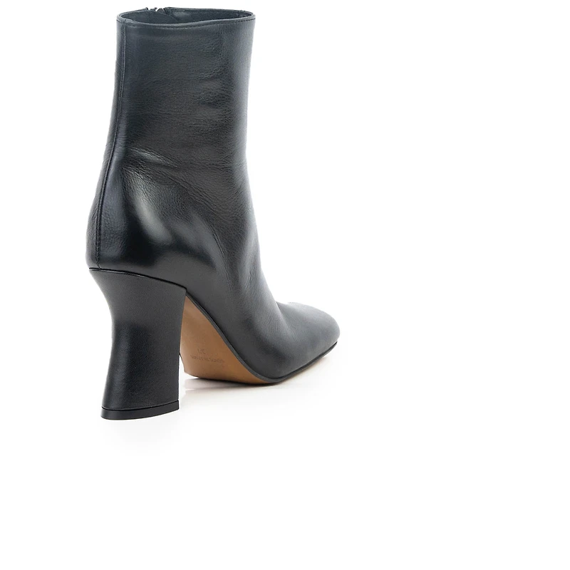 Cayenne Black Leather