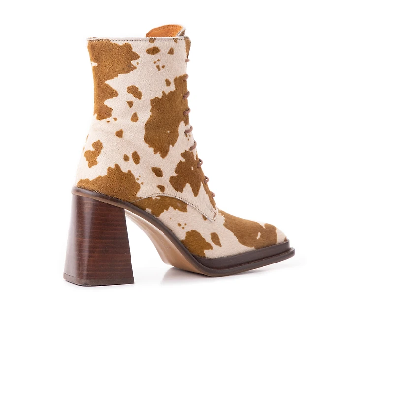 Dusseldorf Brown Cow Pony