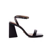 Sauvignon Black Leather