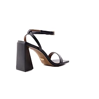 Sauvignon Black Leather