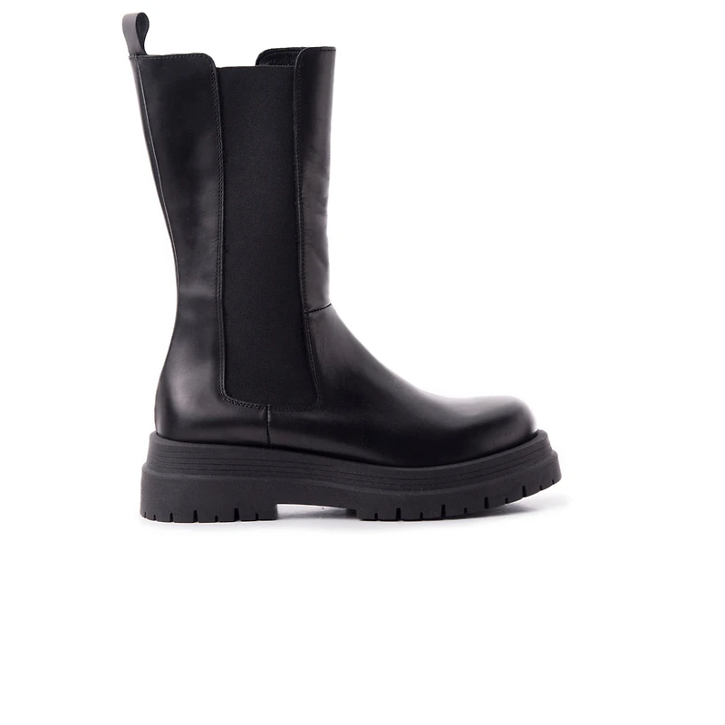 Yatomi Black Leather