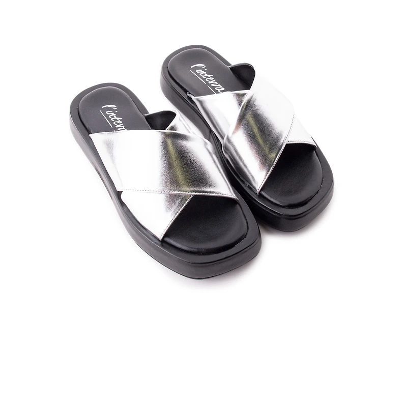Oda Silver Leather