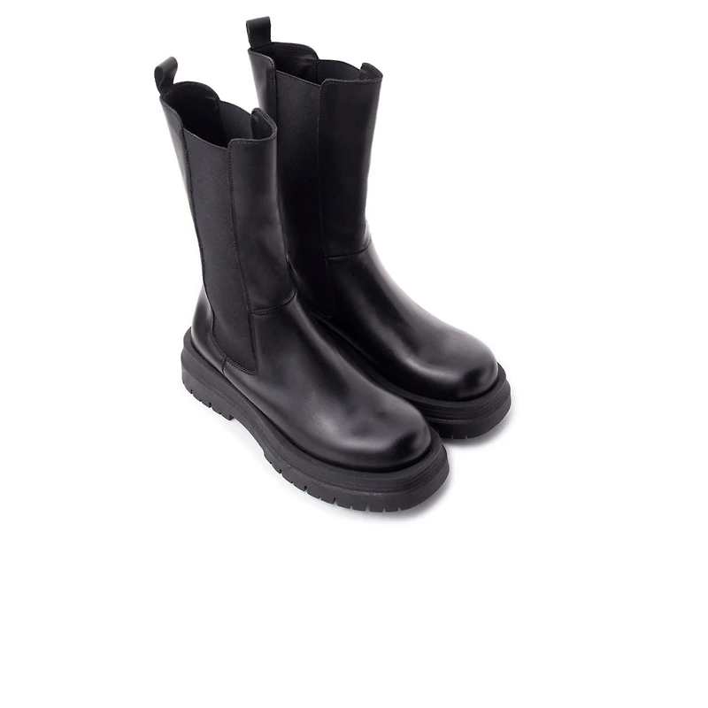Yatomi Black Leather