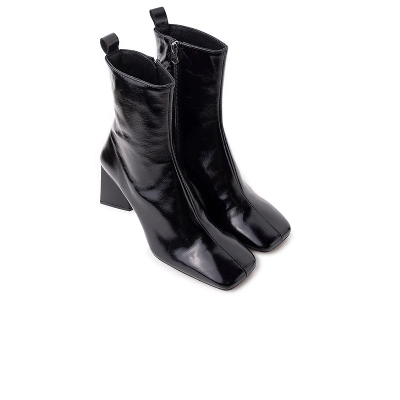 Mannedorf Black Leather