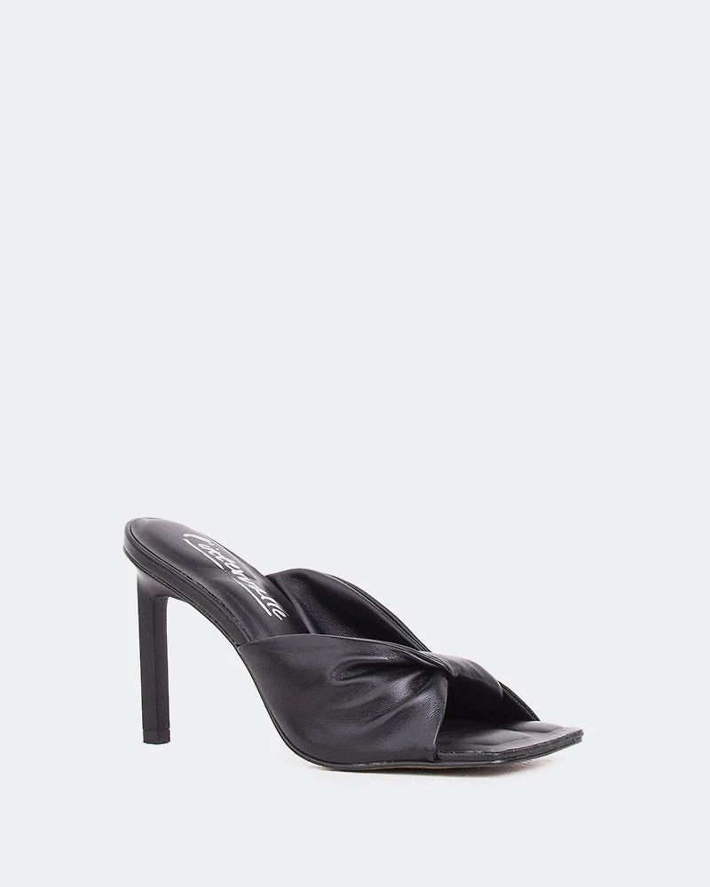 Paqueta, Black Leather/Cuir Noir