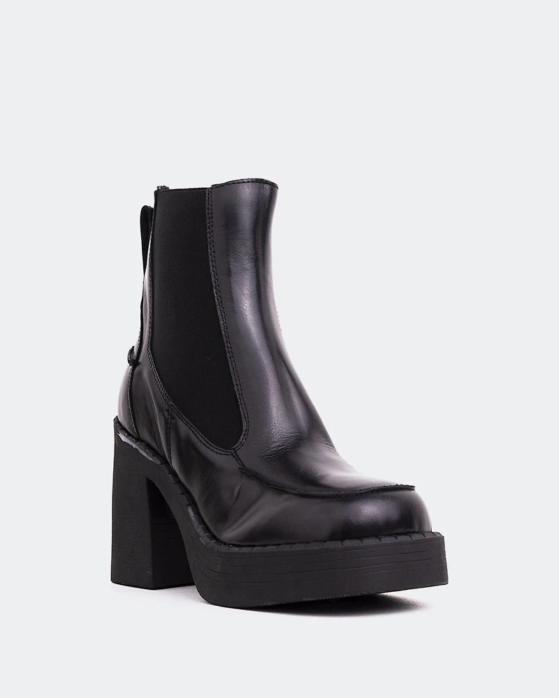 Pepas Black Leather