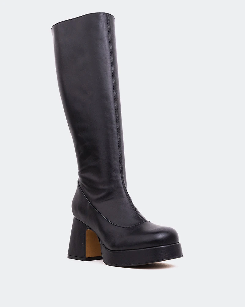 Qanis Black Leather