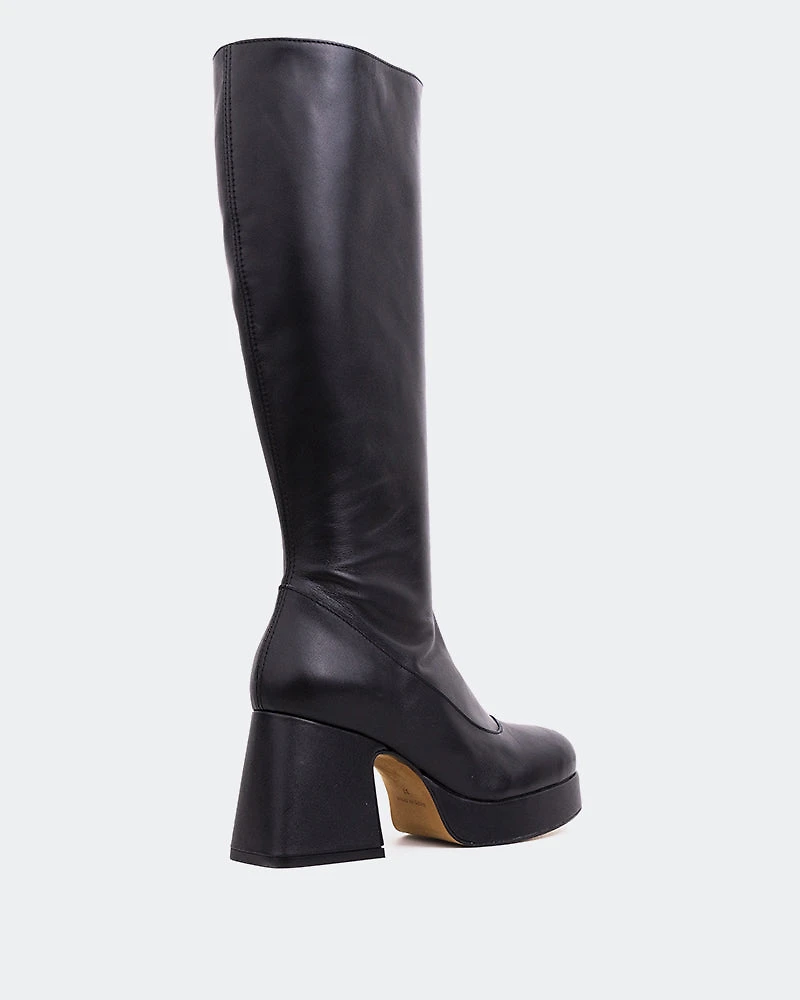 Qanis Black Leather