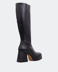 Qanis Black Leather