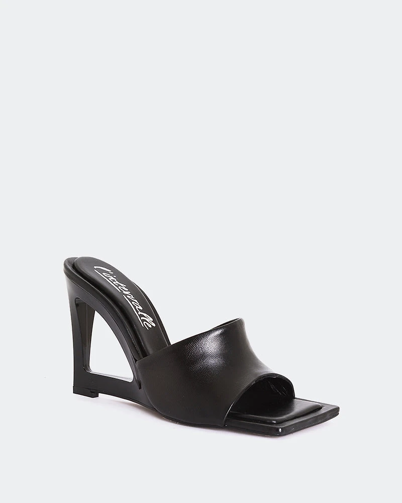 Quini Black Leather