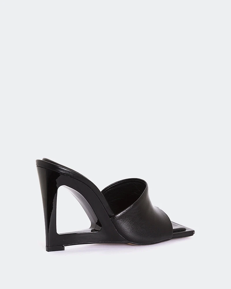 Quini Black Leather