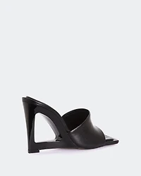 Quini Black Leather