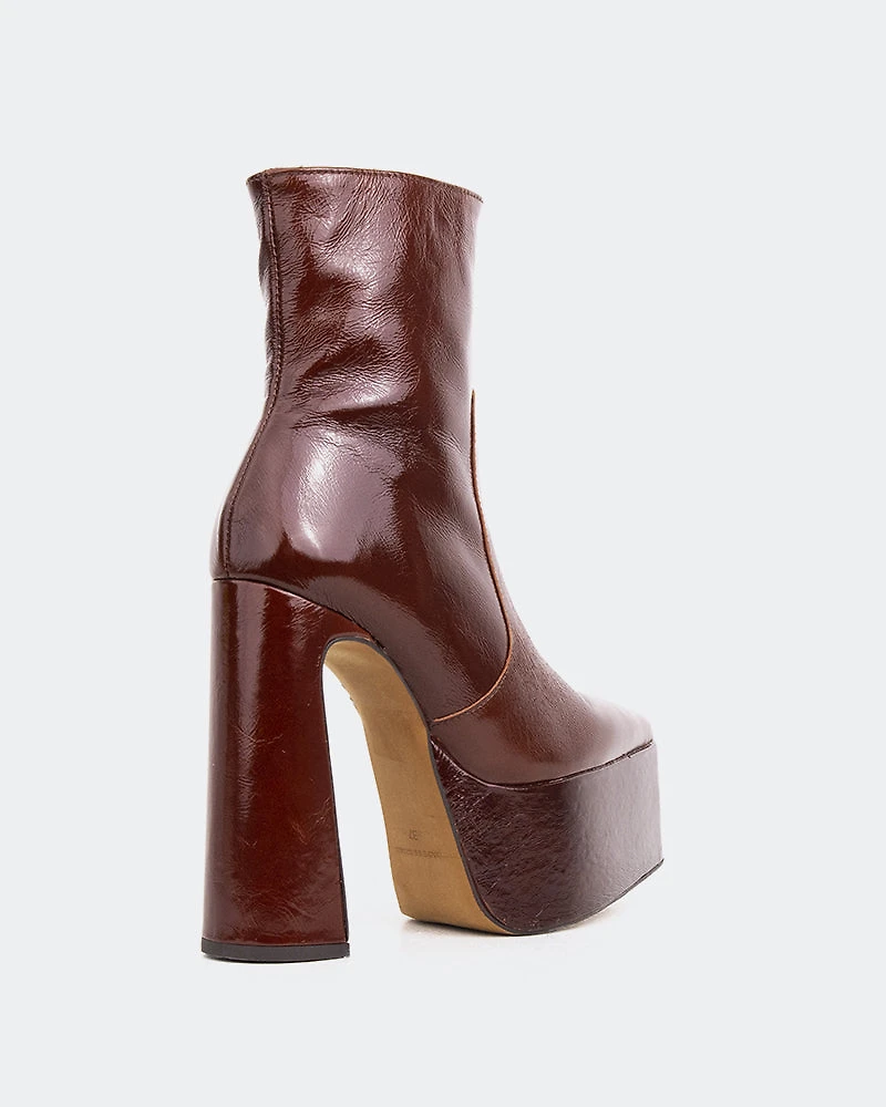 Sarov Chestnut Leather