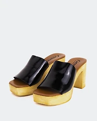 Snicker Black Leather