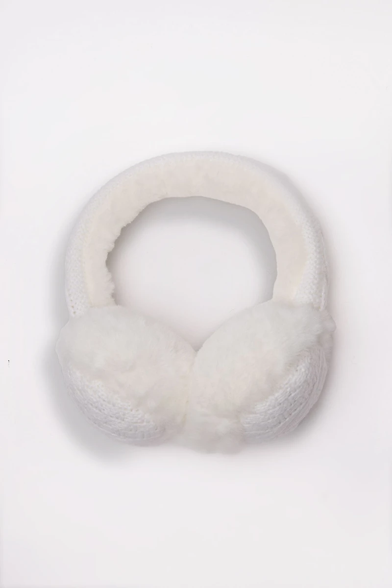 Cache-oreilles en tricot torsadé