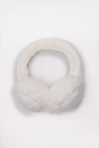 Cache-oreilles en tricot torsadé