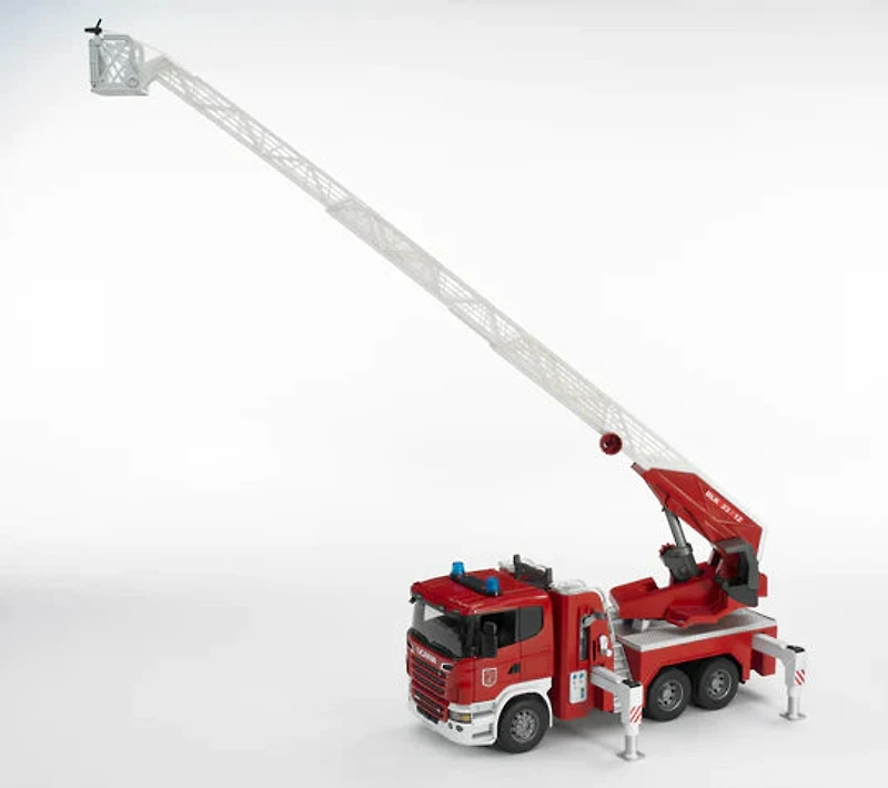Scania Fire Engine w/ Water Pump and Light & Sound