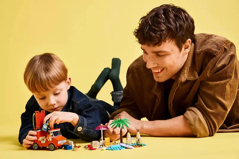 LEGO Bluey's Beach & Family Car Trip