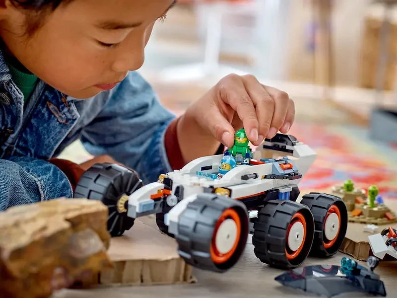 LEGO Space Explorer Rover and Alien Life