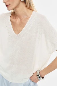 Short-sleeved knit top with v-neck