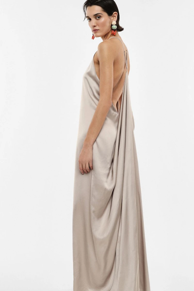 Robe longue fluide à encolure américaine