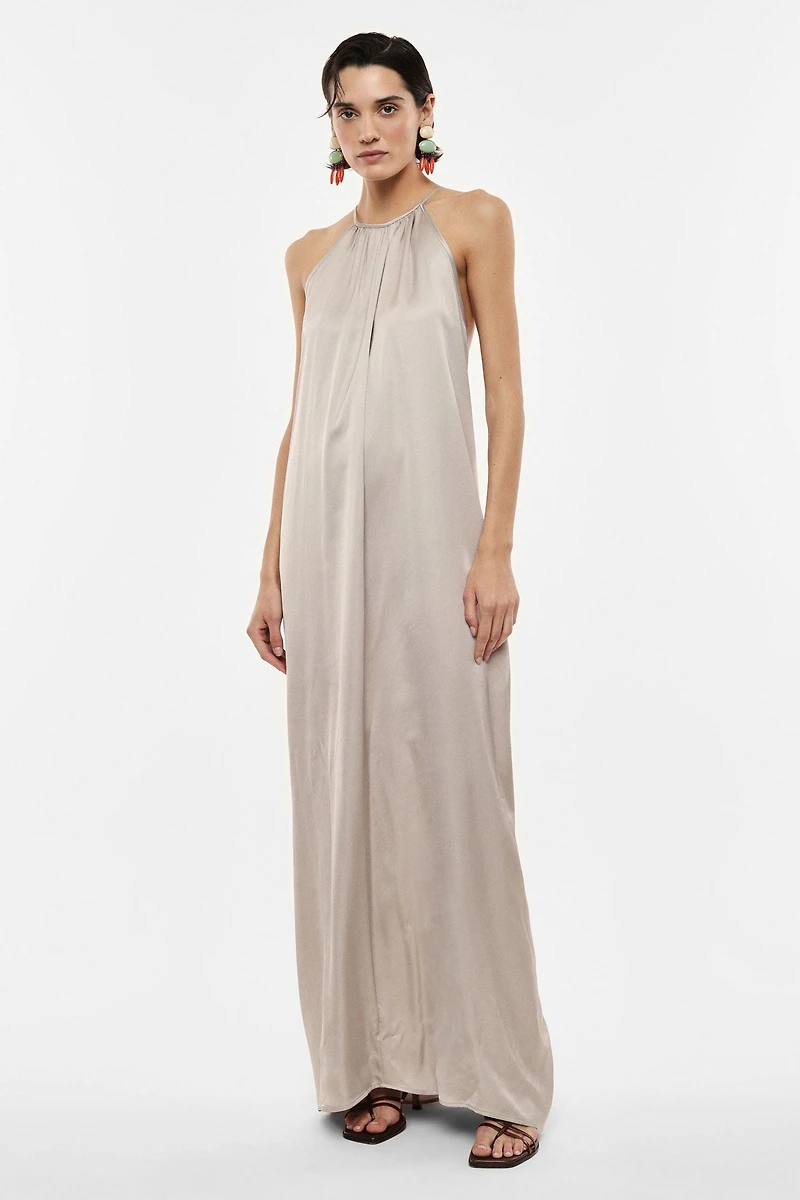 Robe longue fluide à encolure américaine