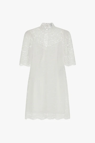 Mini-robe en dentelle