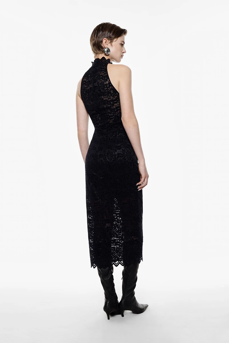 Robe dos nu en dentelle