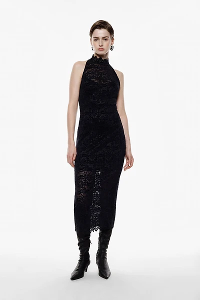 Robe dos nu en dentelle