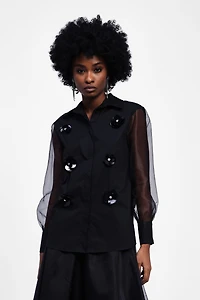 Chemise à ornements floraux