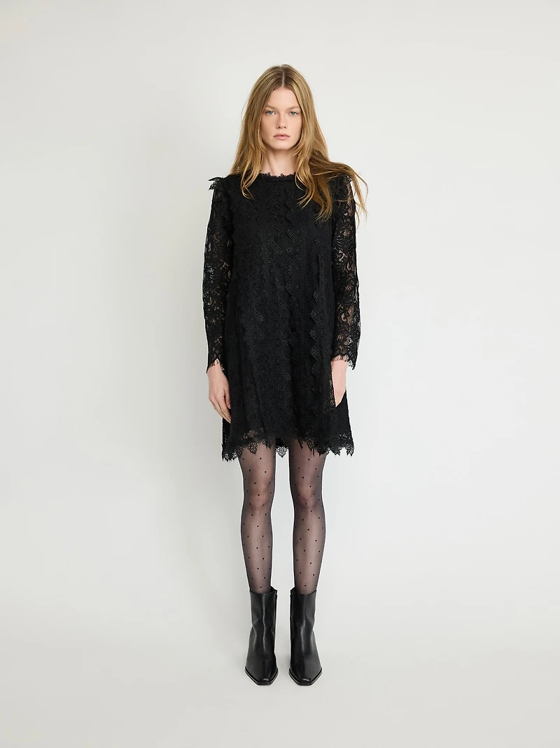 Mini-robe en dentelle à manches longues