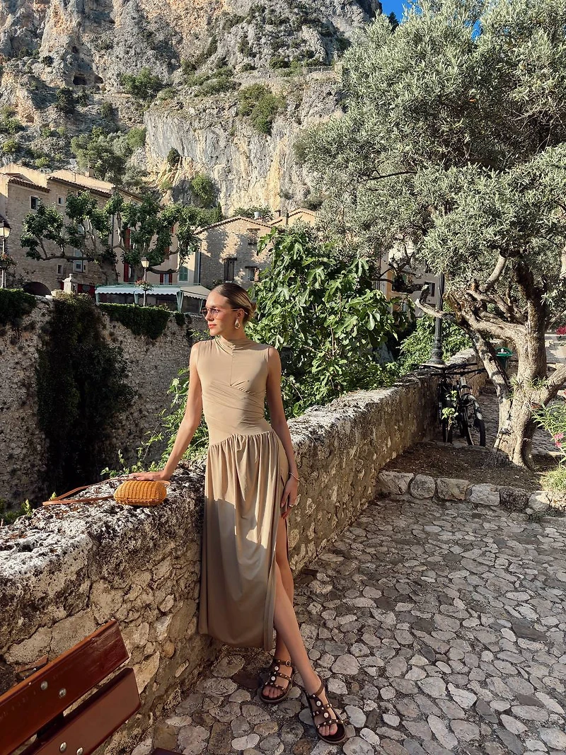 Robe longue élégante beige