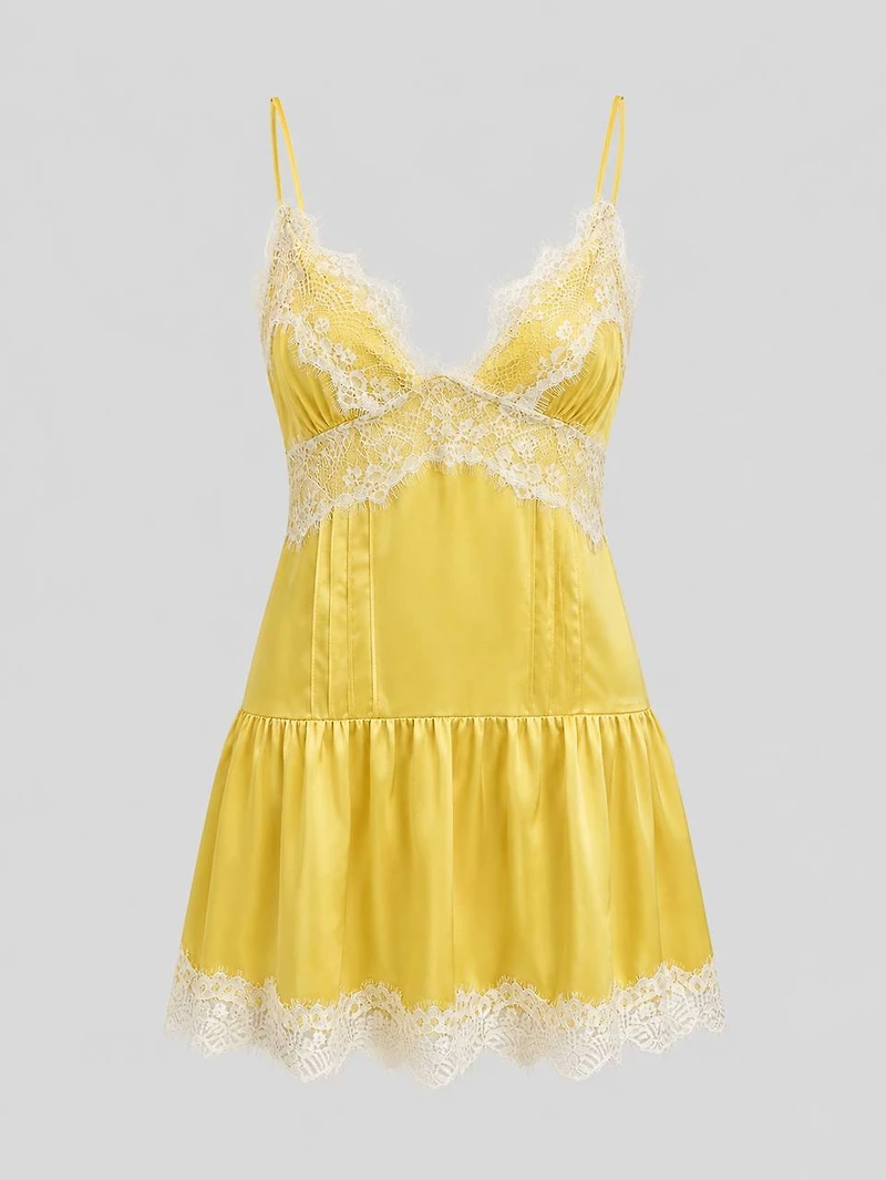 Mini-robe en satin avec bordure dentelle