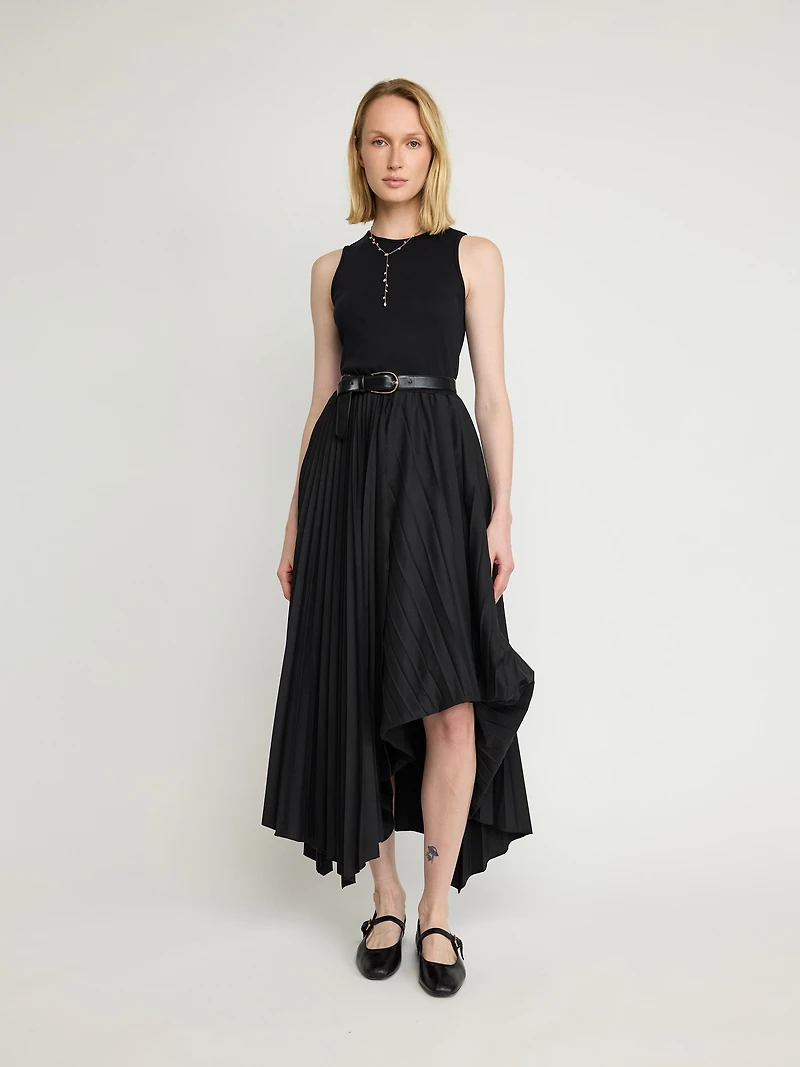 Robe asymétrique plissée sans manches