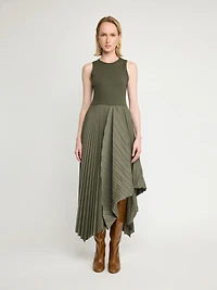 Robe asymétrique plissée sans manches