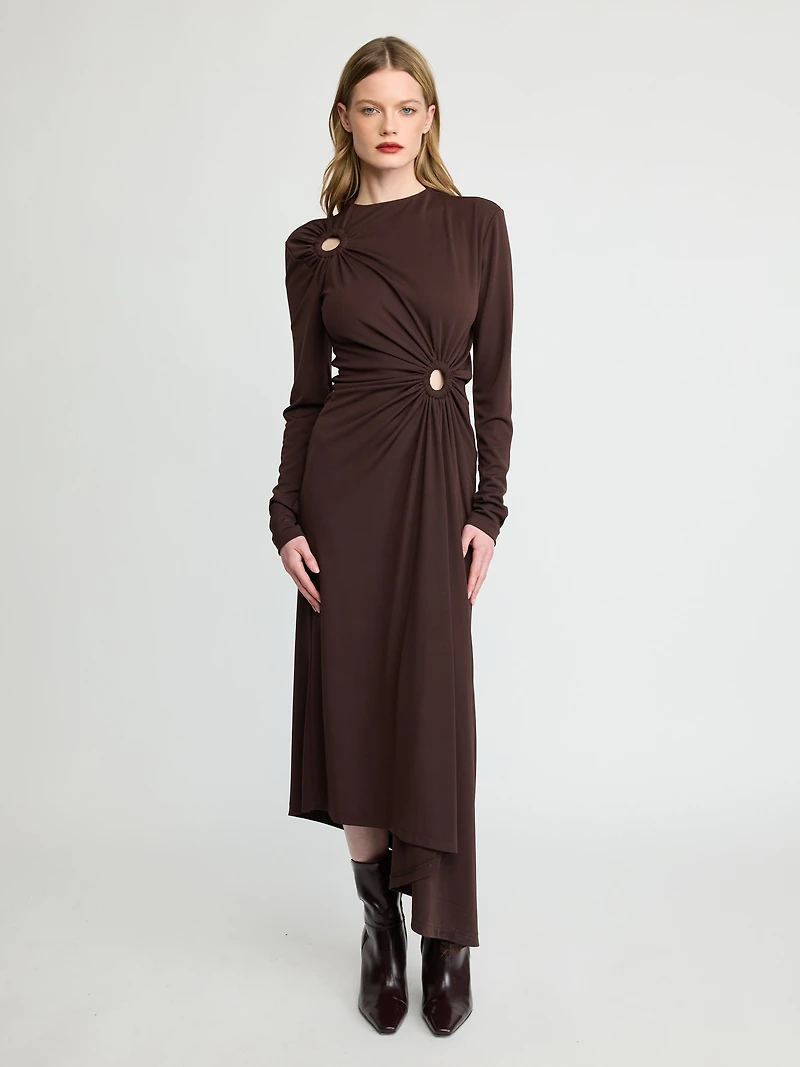 Robe asymétrique à découpes