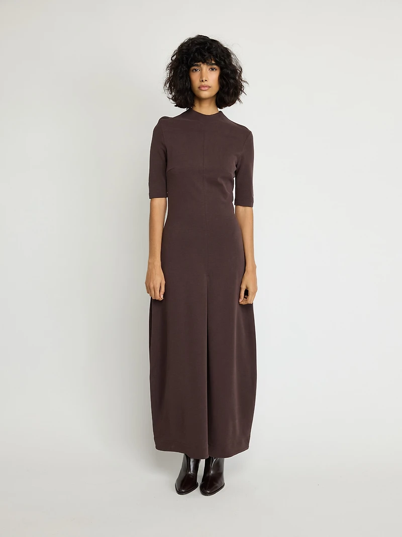Robe structurée à col montant