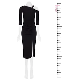 Robe à encolure asymétrique