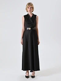 Robe longue en satin avec ceinture