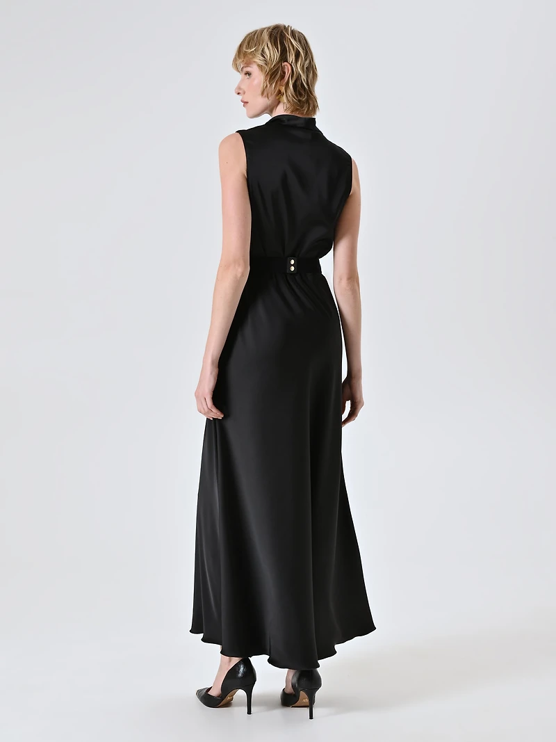 Robe longue en satin avec ceinture