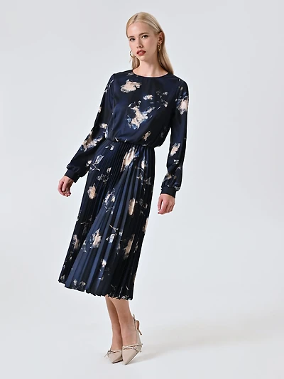 Robe fleurie avec jupe plissée