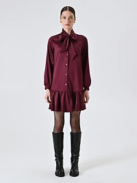 Robe chemise en satin bordeaux avec nœud