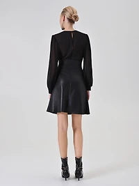 Robe courte à manches bouffantes