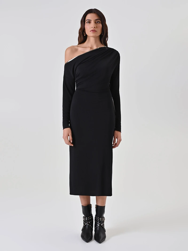Robe asymétrique à passepoil métallique