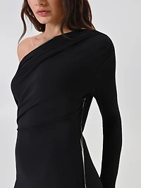 Robe asymétrique à passepoil métallique